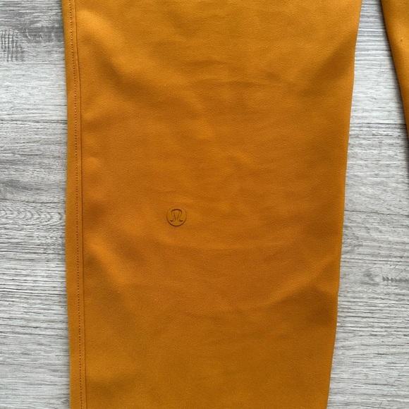 Lululemon Athletica Lululemon On the Fly 7/8 Pant Relaxed Fit Sz 6 like new - Picture 6 of 6